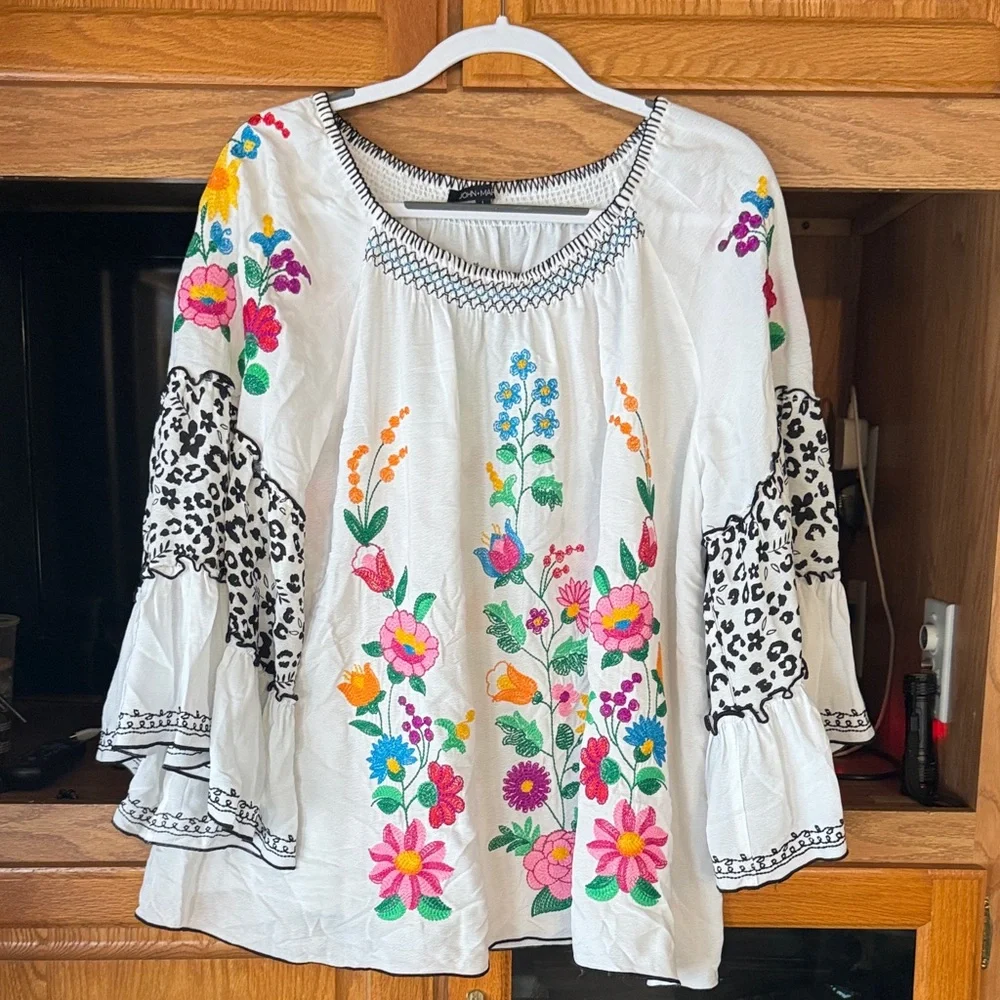 John Mark Floral Embroidered White Blouse size L - Picture 9 of 9